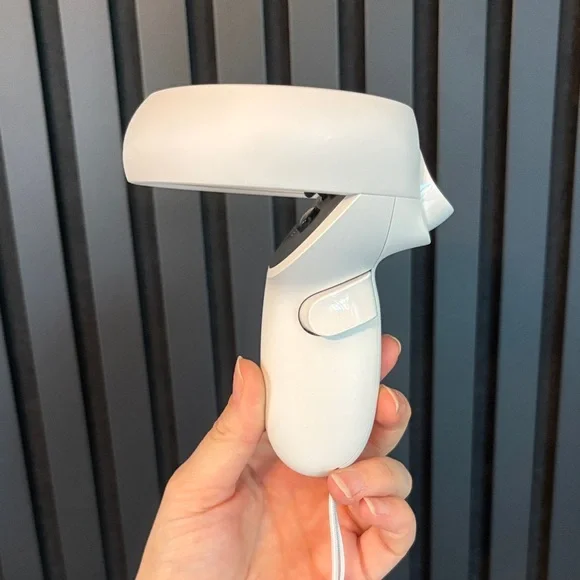 New Pair of Original Oculus 2 Controllers - Picture 2 of 6